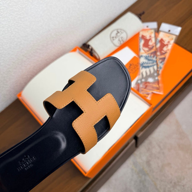 HM 26S ORAN SANDAL IN BLACK AND CARAMEL BROWN CALFSKIN