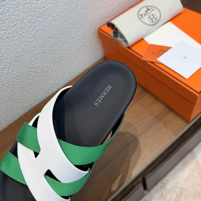 HM 26S KAZIMIR SANDAL IN WHITE CALFSKIN AND GREEN FABRIC