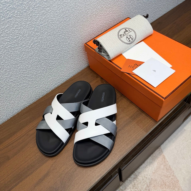 HM 26S KAZIMIR SANDAL IN WHITE CALFSKIN AND GREY FABRIC