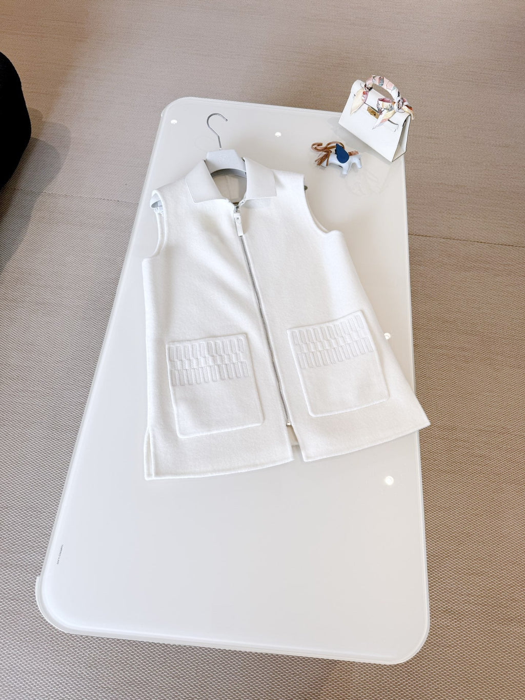 HERMES 25S SLEEVELESS VEST JACKET 477