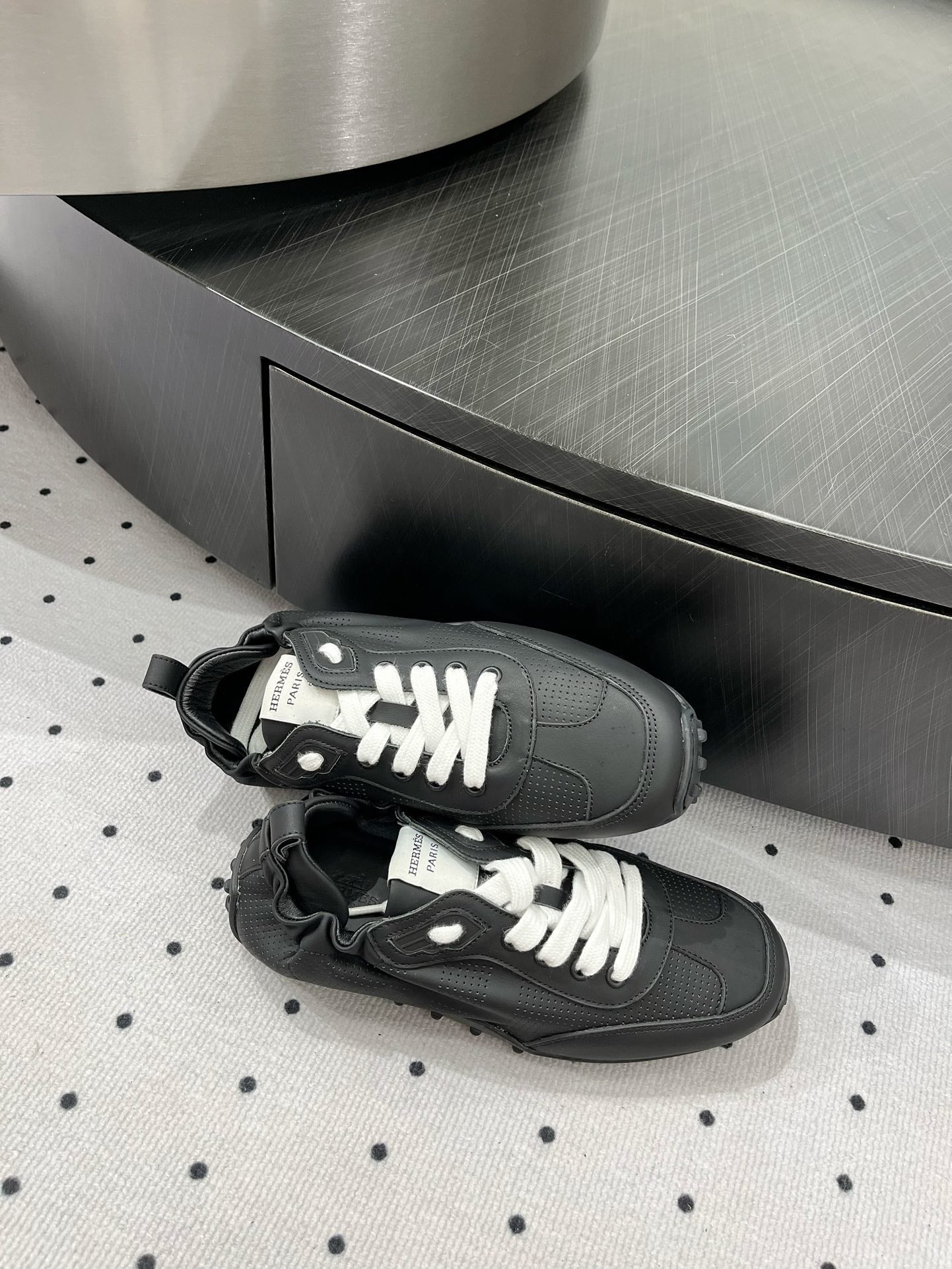TRAIL SNEAKER IN BLACK CALFSKIN