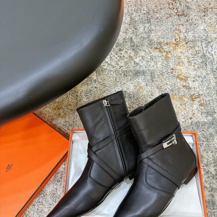 HM 26S FLAT ANKLE BOOTS IN BLACK CALFSKIN