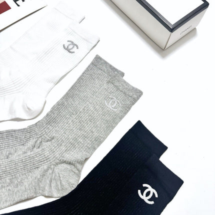 CHANEL 26S CREW SOCKS 408734 (1 BOX)