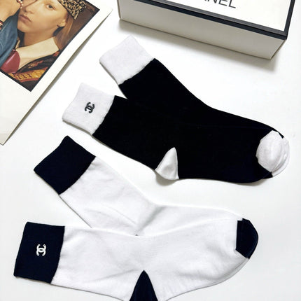 CHANEL 26S CREW SOCKS 410289 (1 BOX)