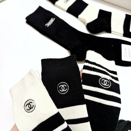 CHANEL 26S CREW SOCKS 412433 (1 BOX)