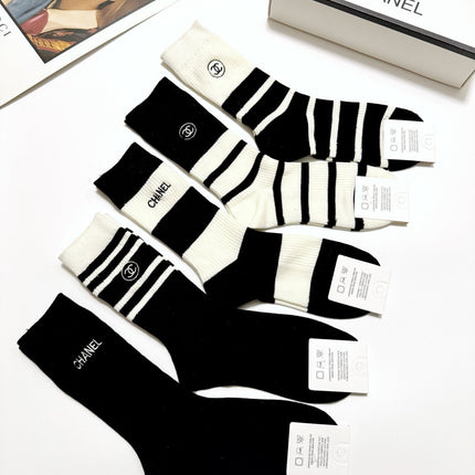 CHANEL 26S CREW SOCKS 412433 (1 BOX)