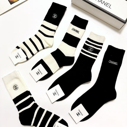 CHANEL 26S CREW SOCKS 412433 (1 BOX)