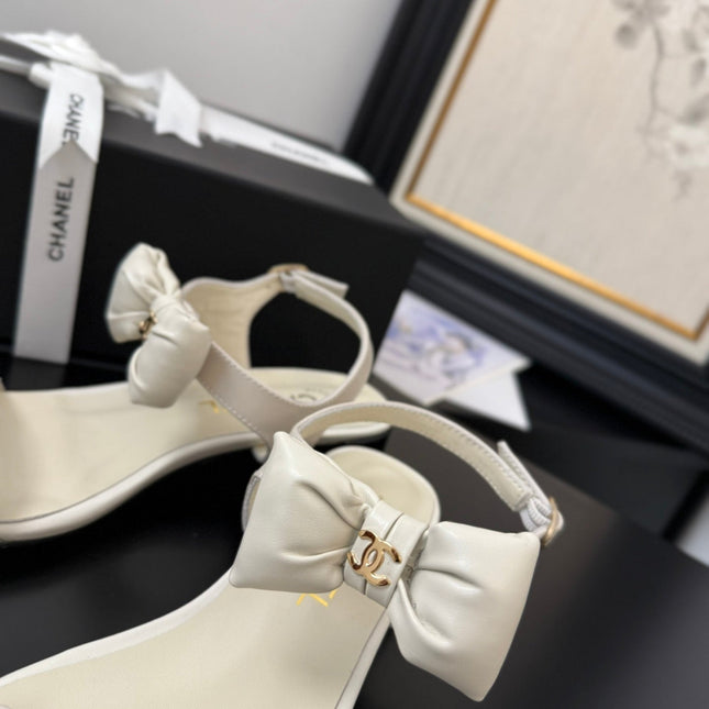 FLAT SANDALS IN WHITE CALFSKIN WITH BOW