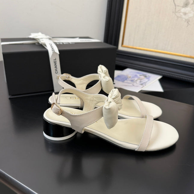 FLAT SANDALS IN WHITE CALFSKIN WITH BOW