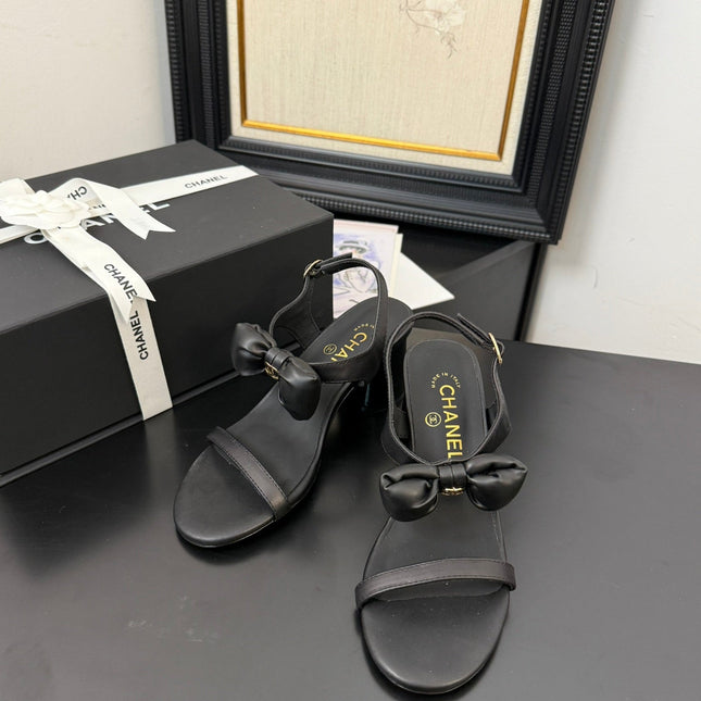 MID HEEL SANDALS IN BLACK CALFSKIN WITH BOW