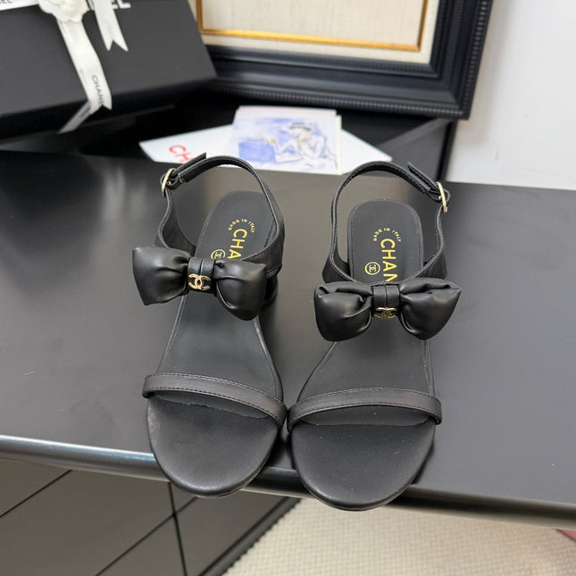 MID HEEL SANDALS IN BLACK CALFSKIN WITH BOW