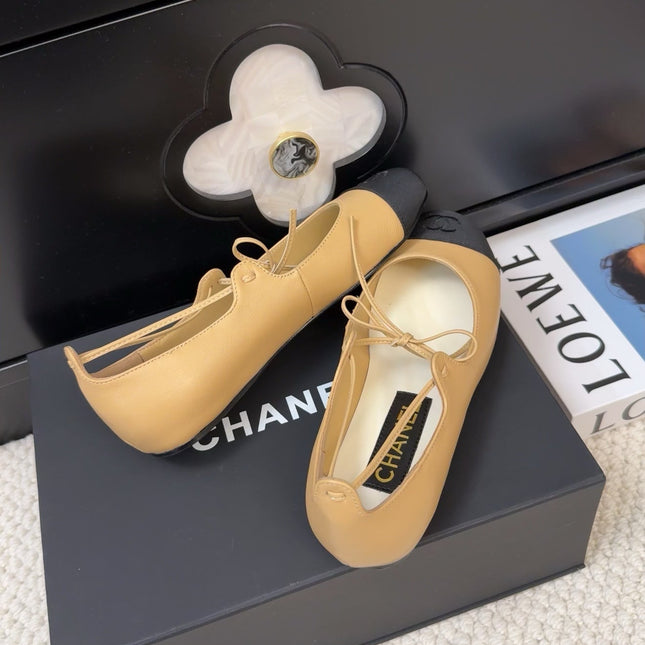 FLAT MARY JANE PUMPS IN SUN YELLOW LAMBSKIN MIX BLACK FABRIC