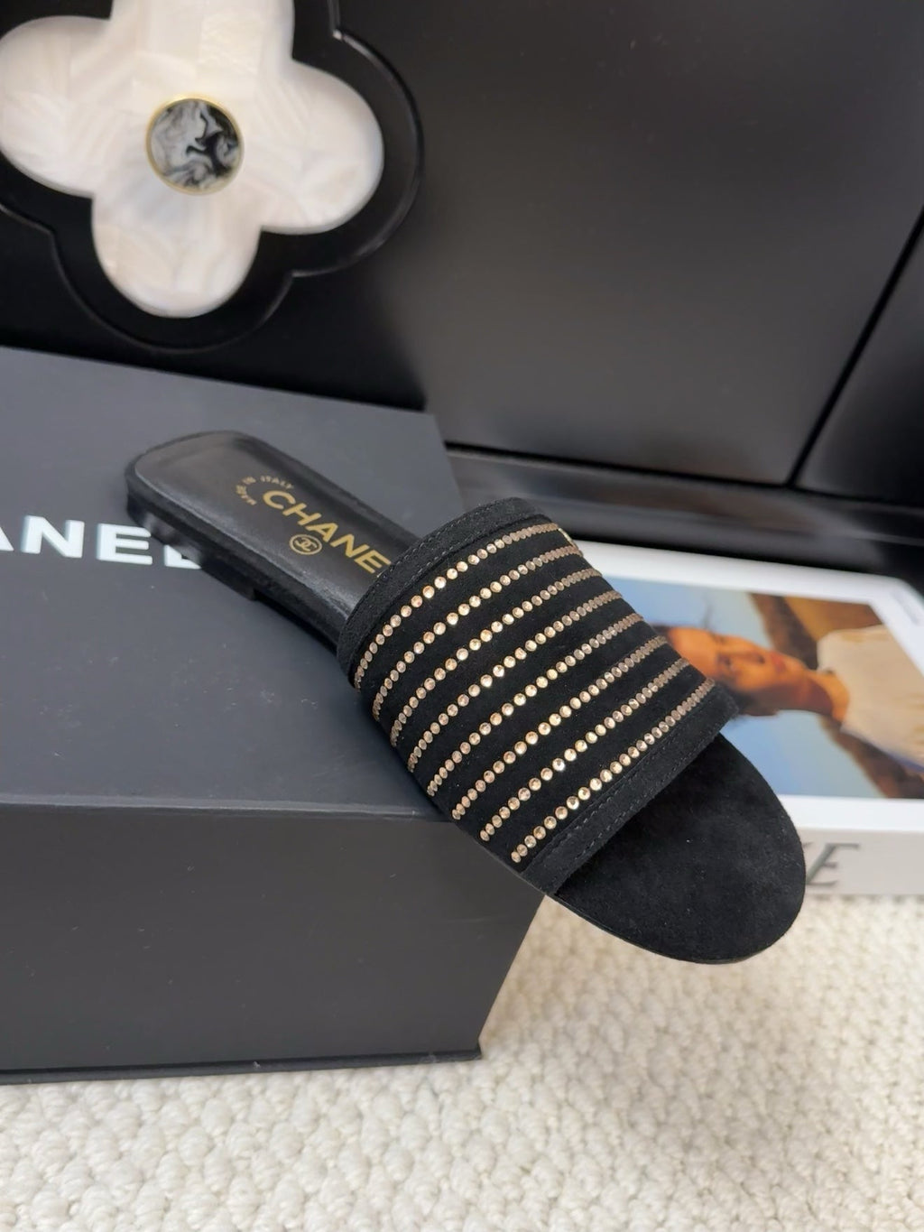 FLAT SLIDE IN BLACK SUEDE WITH CRYSTALS