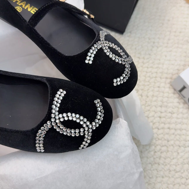 MARY JANE SHOES IN BLACK VELVET WITH CRYSTALS LOGO