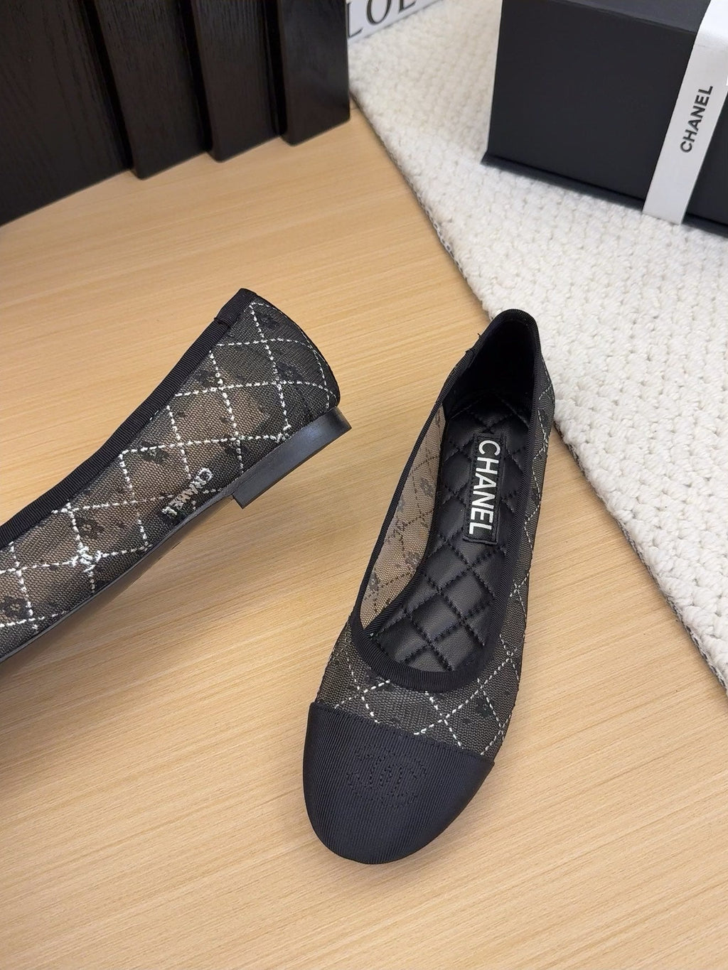 BALLET FLAT IN BLACK FABRIC AND MESH