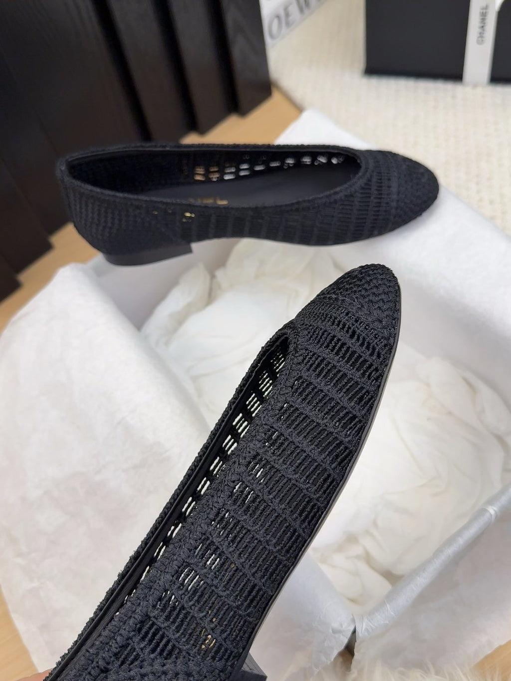 BALLERINAS IN BLACK RAFFIA
