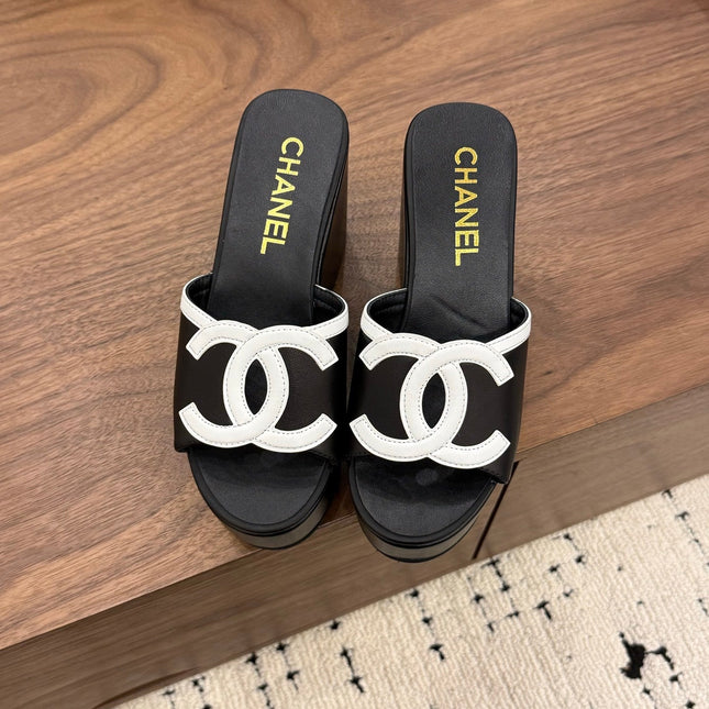 CHANEL 26S WEDGE SANDALS 95 MM IN BLACK CALFSKIN