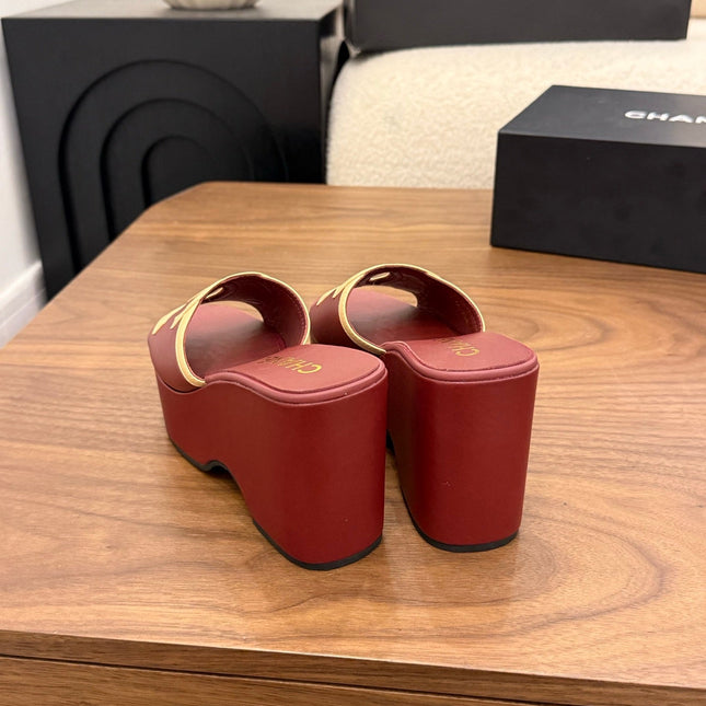 CHANEL 26S WEDGE SANDALS 95 MM IN DARK RED CALFSKIN