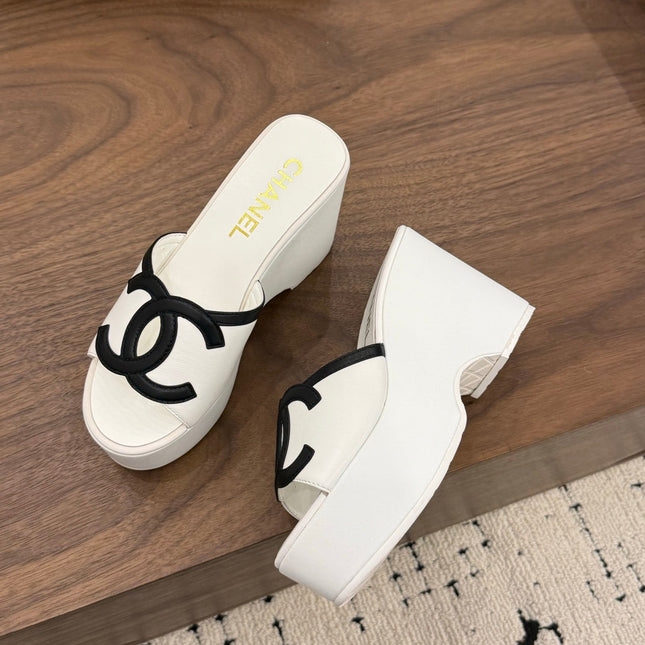 CHANEL 26S WEDGE SANDALS 95 MM IN WHITE CALFSKIN