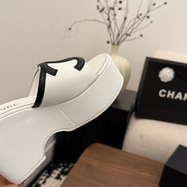CHANEL 26S WEDGE SANDALS 95 MM IN WHITE CALFSKIN