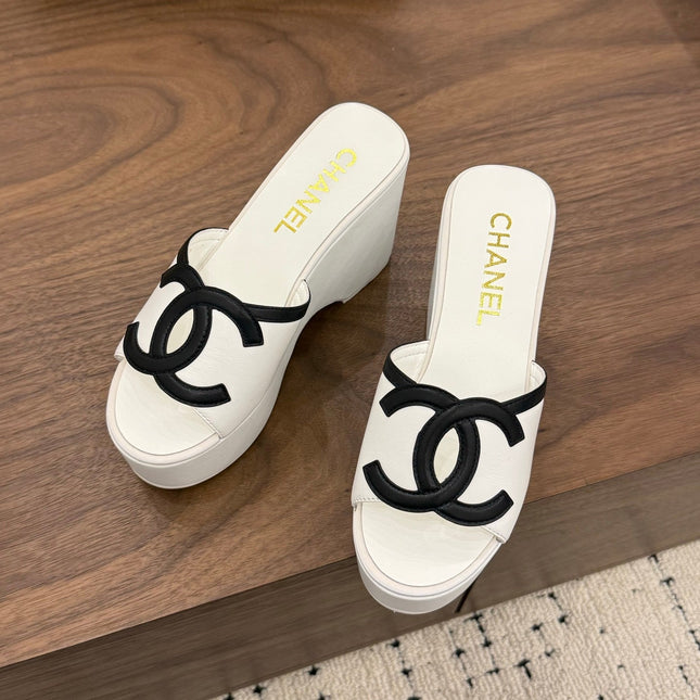 CHANEL 26S WEDGE SANDALS 95 MM IN WHITE CALFSKIN