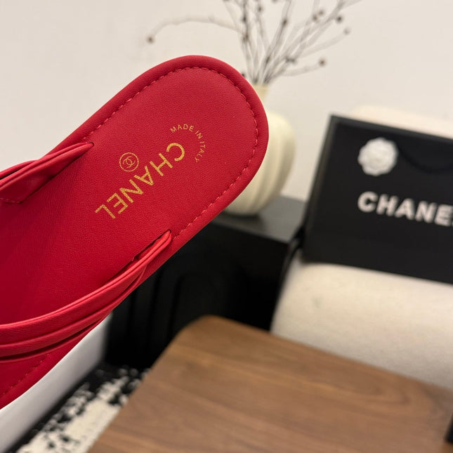 CHANEL 26S THONG SANDALS IN RED CALFSKIN WITH CC LOGO