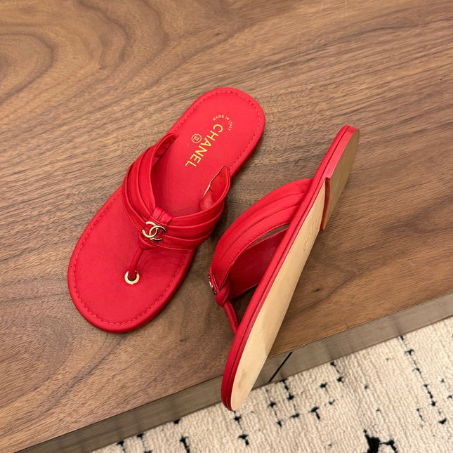 CHANEL 26S THONG SANDALS IN RED CALFSKIN WITH CC LOGO