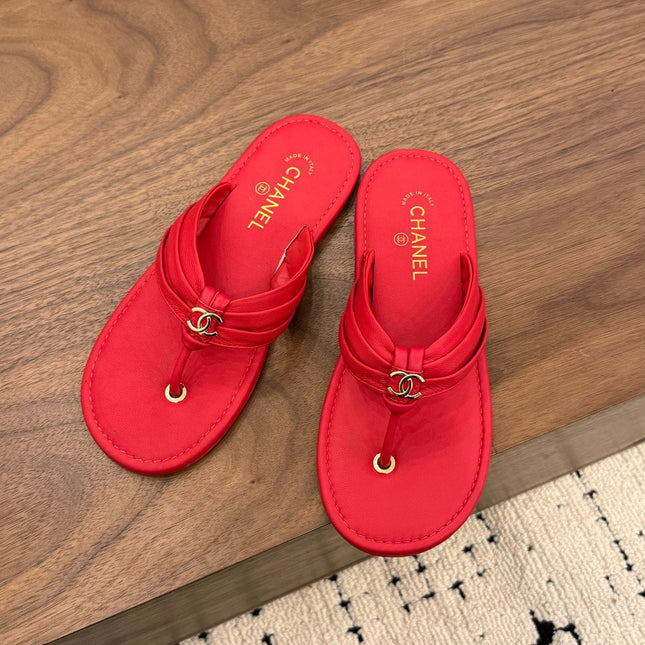 CHANEL 26S THONG SANDALS IN RED CALFSKIN WITH CC LOGO