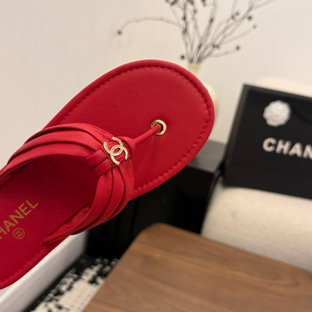 CHANEL 26S THONG SANDALS IN RED CALFSKIN WITH CC LOGO