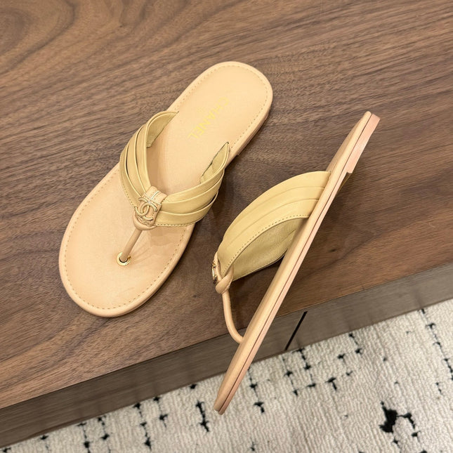 CHANEL 26S THONG SANDALS IN BEIGE CALFSKIN WITH CC LOGO