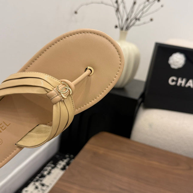 CHANEL 26S THONG SANDALS IN BEIGE CALFSKIN WITH CC LOGO
