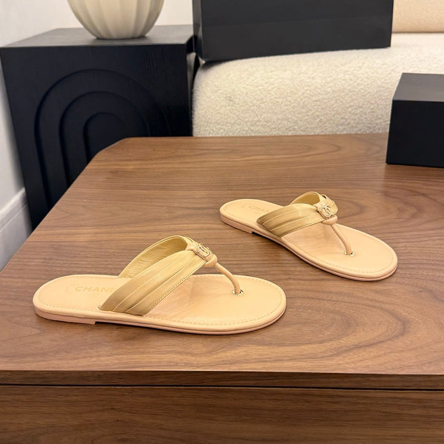 CHANEL 26S THONG SANDALS IN BEIGE CALFSKIN WITH CC LOGO