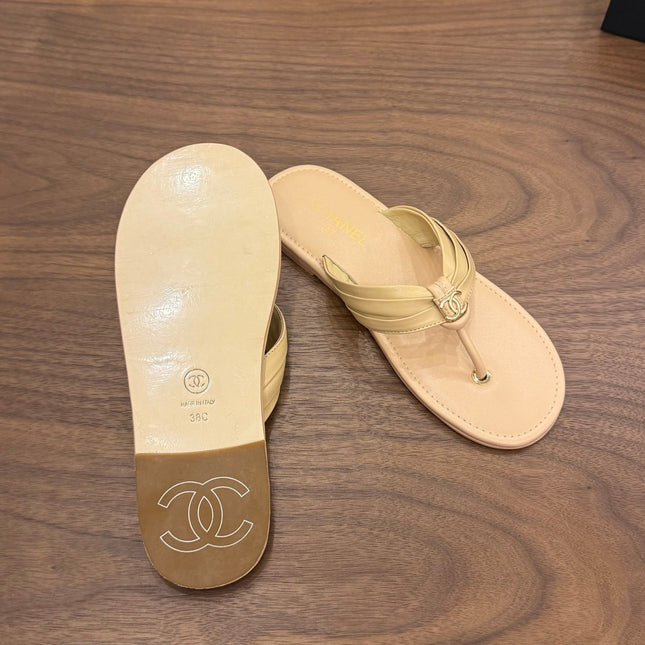CHANEL 26S THONG SANDALS IN BEIGE CALFSKIN WITH CC LOGO