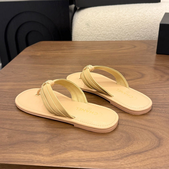 CHANEL 26S THONG SANDALS IN BEIGE CALFSKIN WITH CC LOGO