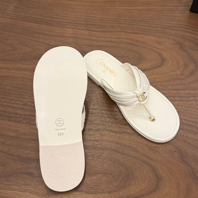 CHANEL 26S THONG SANDALS IN WHITE CALFSKIN WITH CC LOGO