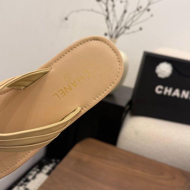 CHANEL 26S THONG SANDALS IN BEIGE CALFSKIN WITH RHINESTONE CC LOGO