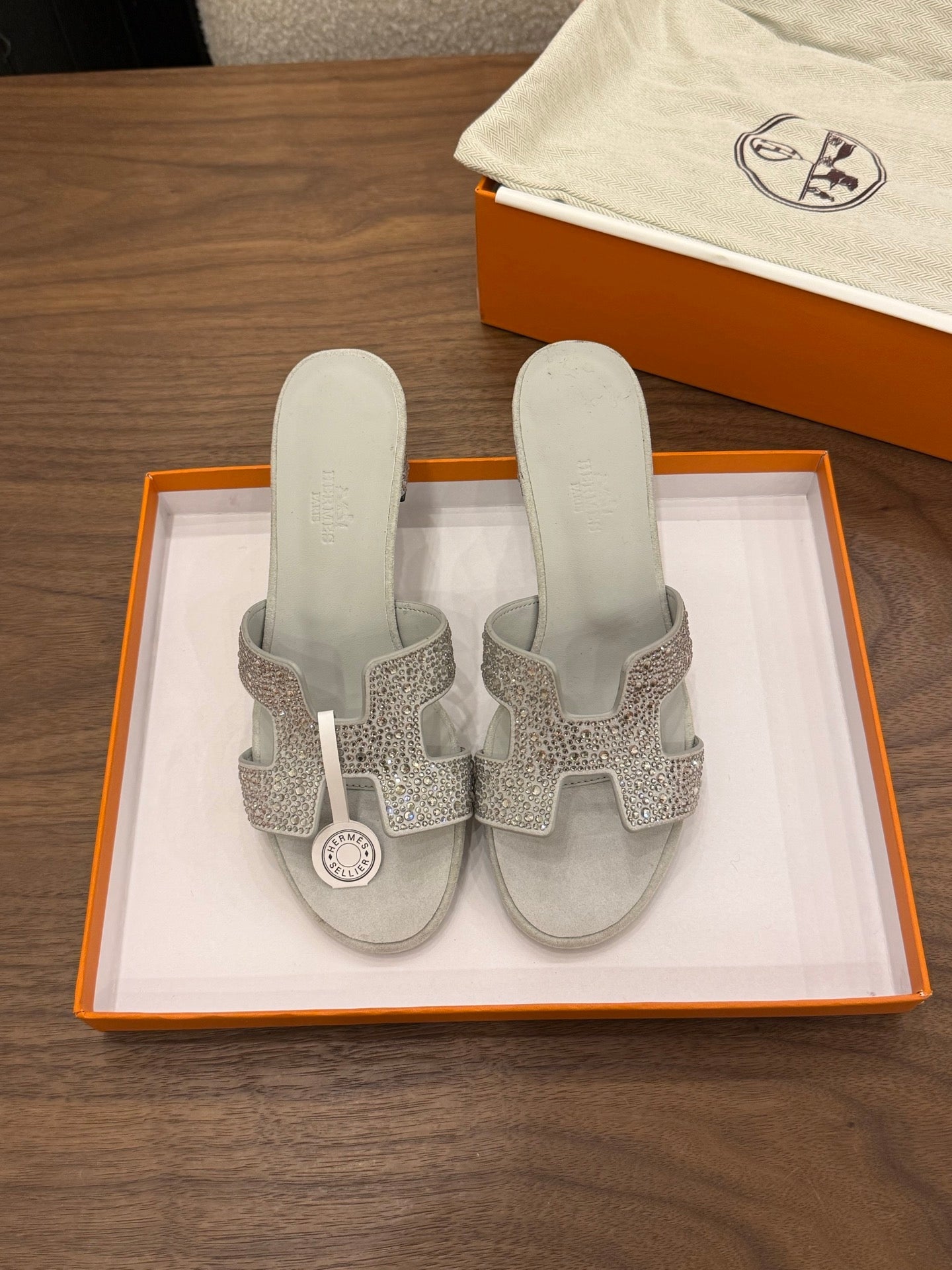 HM 26S OASIS SANDAL IN LIGHT GREY SUEDE WITH CRYSTALS