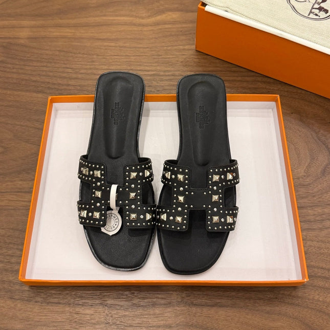 HM 26S ORAN STUDDED SANDALS IN BLACK CALFSKIN