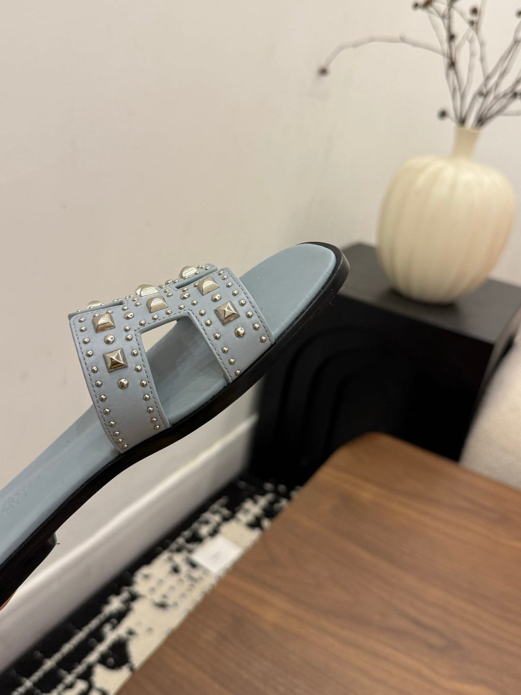 HM 26S ORAN STUDDED SANDALS IN DUSTY BLUE CALFSKIN