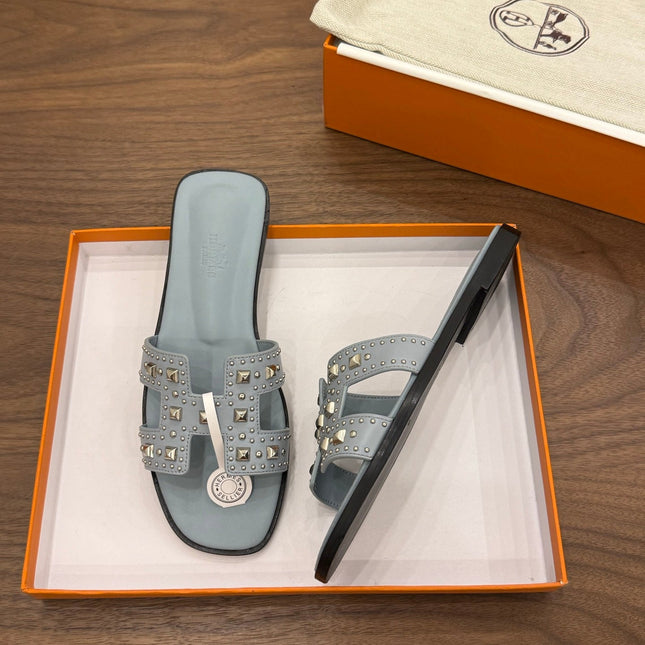 HM 26S ORAN STUDDED SANDALS IN DUSTY BLUE CALFSKIN