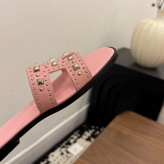HM 26S ORAN STUDDED SANDALS IN LIGHT PINK CALFSKIN