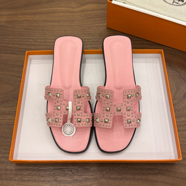 HM 26S ORAN STUDDED SANDALS IN LIGHT PINK CALFSKIN