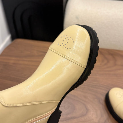 CHANEL 26S TALL BOOTS 45 MM IN BEIGE PATENT LEATHER ROUNDED TOE
