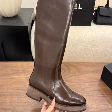 CHANEL 26S TALL BOOTS 45 MM IN BROWN PATENT LEATHER ROUNDED TOE