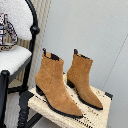 DIOR 26S BLOCK HEEL CHELSEA ANKLE BOOTS IN TAN BROWN SUEDE
