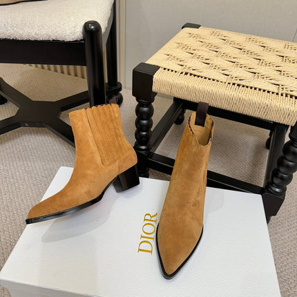 DIOR 26S BLOCK HEEL CHELSEA ANKLE BOOTS IN TAN BROWN SUEDE