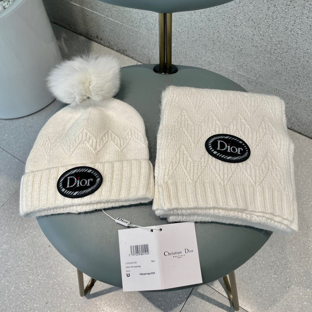 SET KNITTED SCARF AND HAT IN WHITE WOOL AND FOX FUR 434630