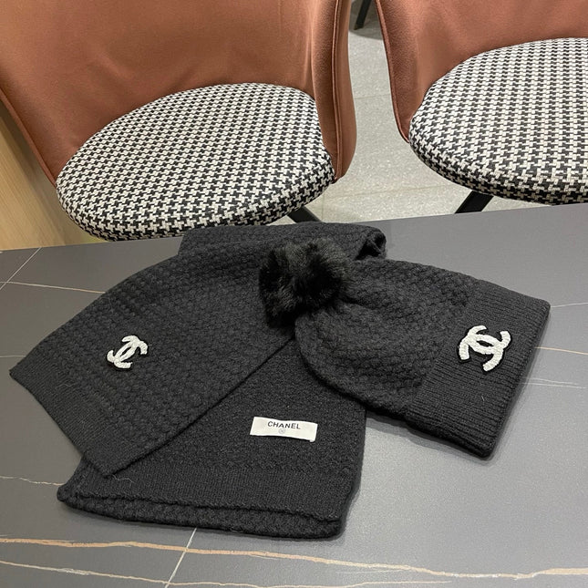 WHITE LOGO BEANIE HAT IN BLACK 875515
