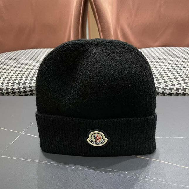 MONCLER BEANIE HAT IN BLACK WOOL 952646