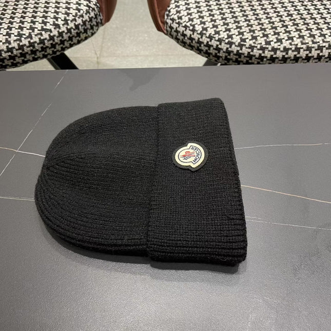 MONCLER BEANIE HAT IN BLACK WOOL 952646